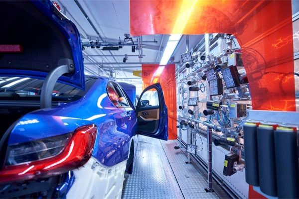 8-21BMWAssemblyLine-2 BMW Boosting AI While Factory Lines are Paused from Pandemic 1