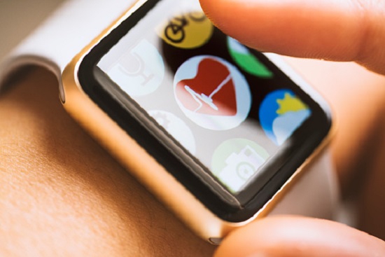 Heart beat application on smart watch touchscreen
